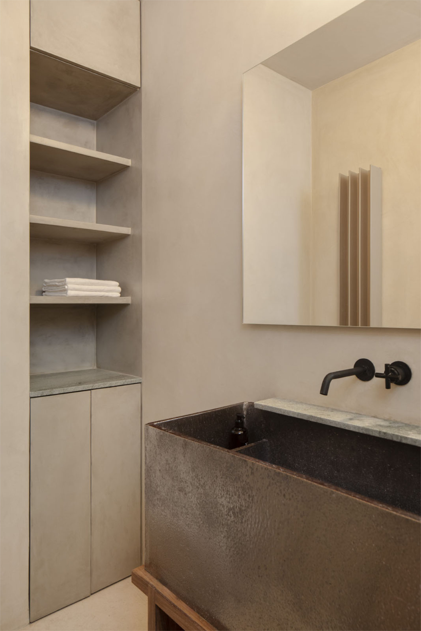 solo apartment studio gameiro 24